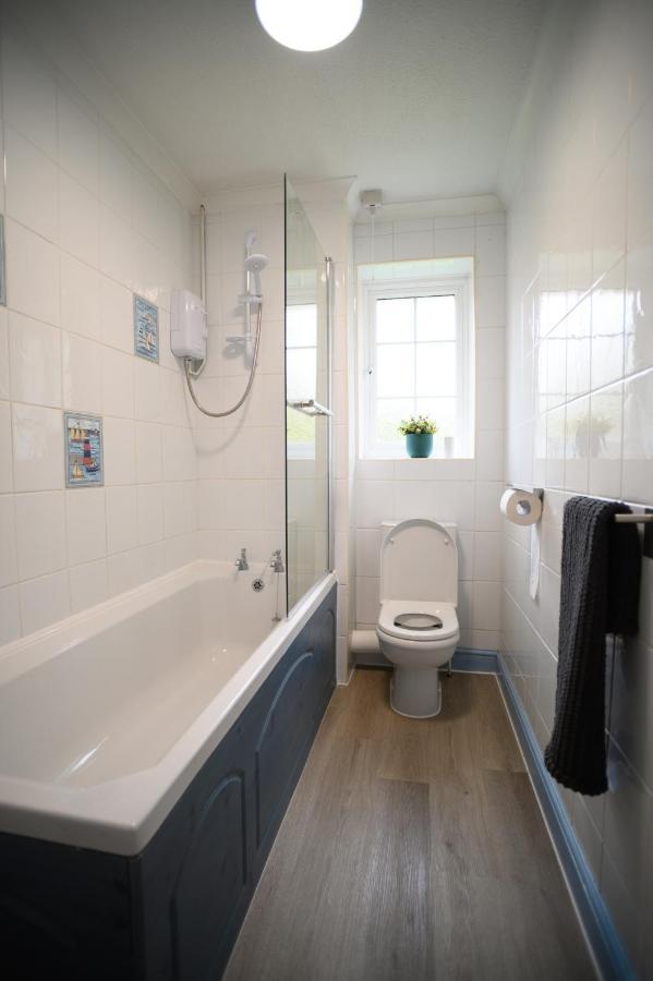 Holiday home Charming 2-bedroom House Near Bourton Park In *