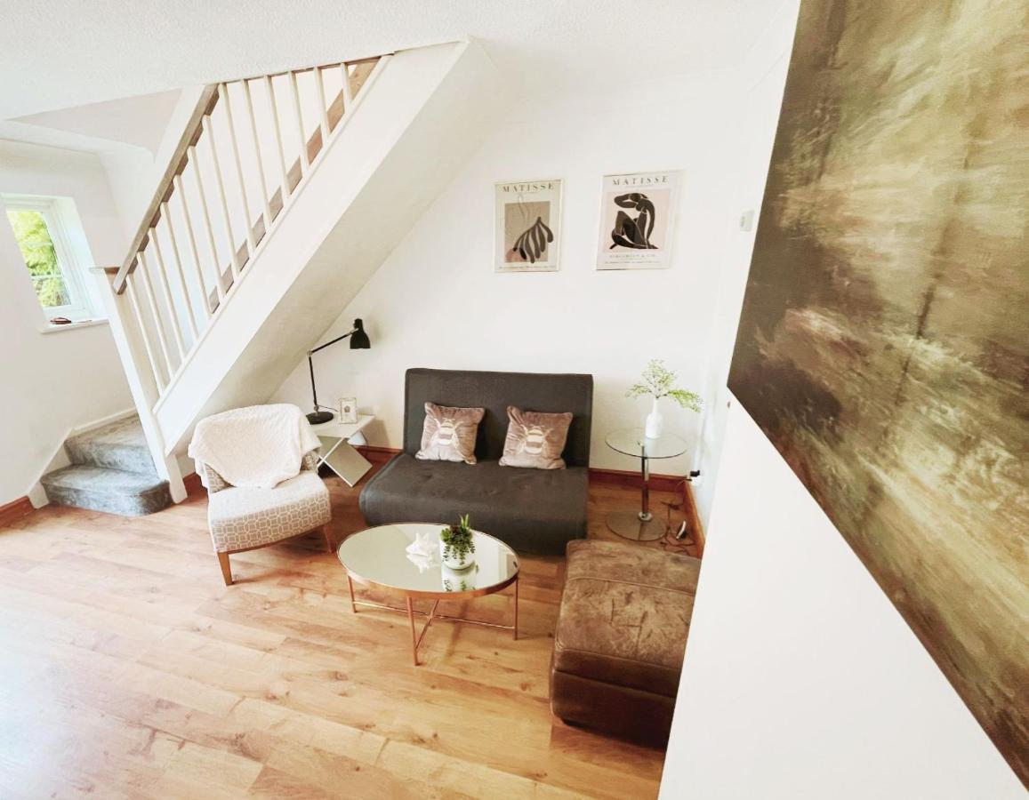 Charming 2-bedroom House Near Bourton Park In *