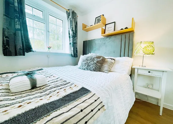 Charming 2-Bedroom House Near Bourton Park In Buckingham